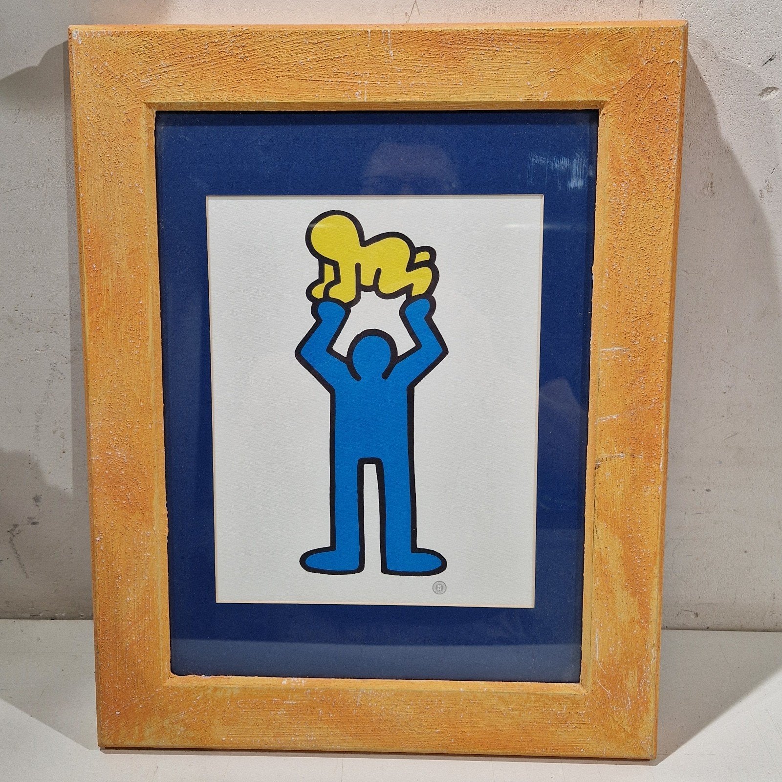 Keith Haring offset Artfolio , man holding Child .genummerd, Antiquités & Art, Art | Lithographies & Sérigraphies, Encadré, Enlèvement ou Envoi