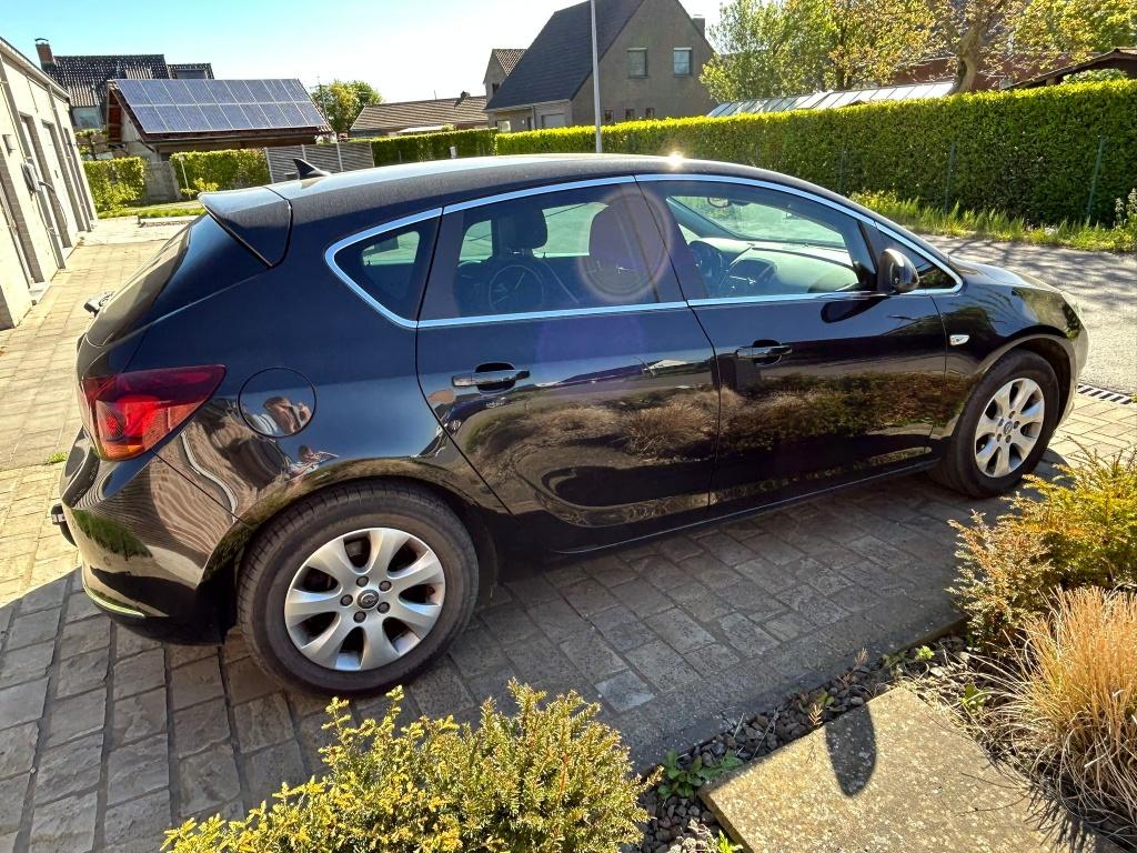 Opel Astra 1.6 Cdti, Auto's, Opel, 4 cilinders, 1600 cc, Zwart, Leder