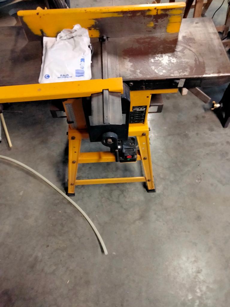 Canapé plat et épais, Bricolage & Construction, Enlèvement
