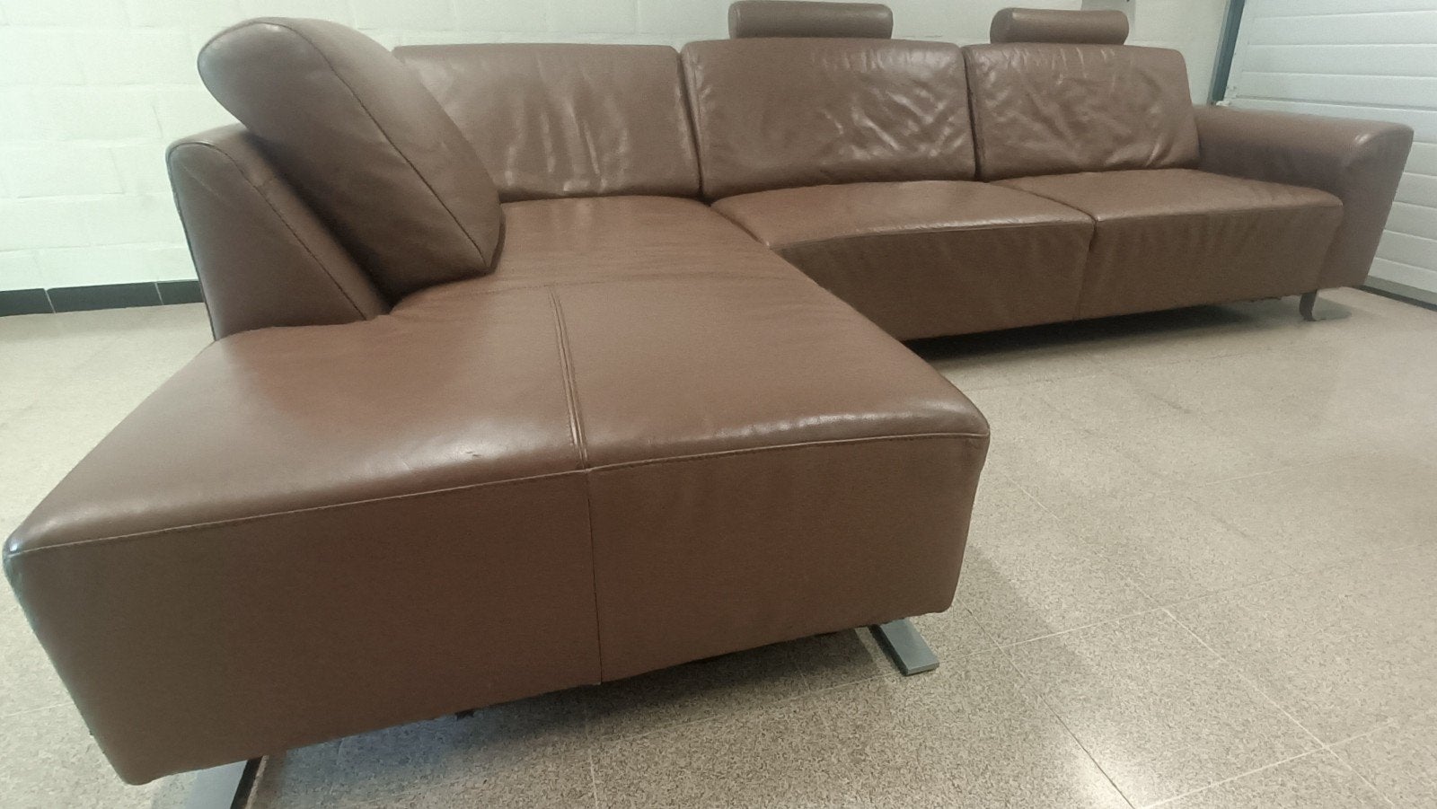 hoeksalon 310 * 195cm
incl aparte poef 98 * 98cm
kleur: brui, Huis en Inrichting, Ophalen, Gebruikt, Leer, Modern