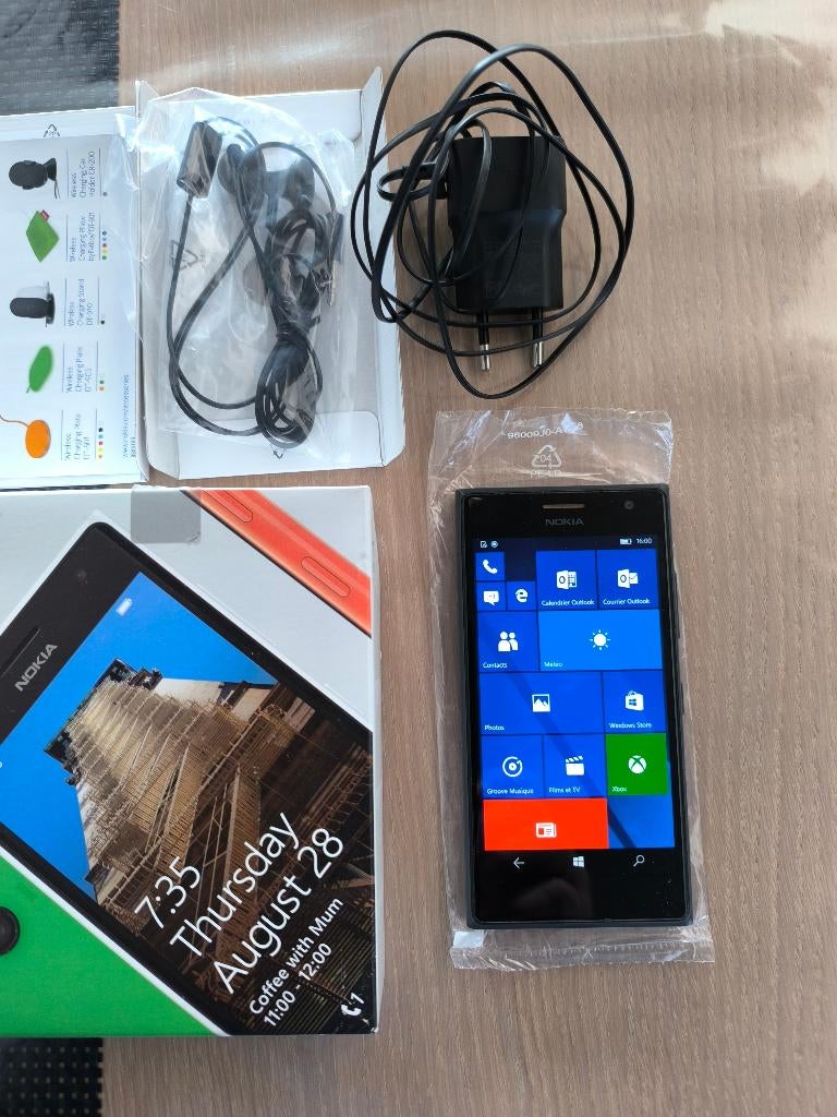 Nokia 735, Autres modèles, 3 à 6 mégapixels, Enlèvement, Utilisé