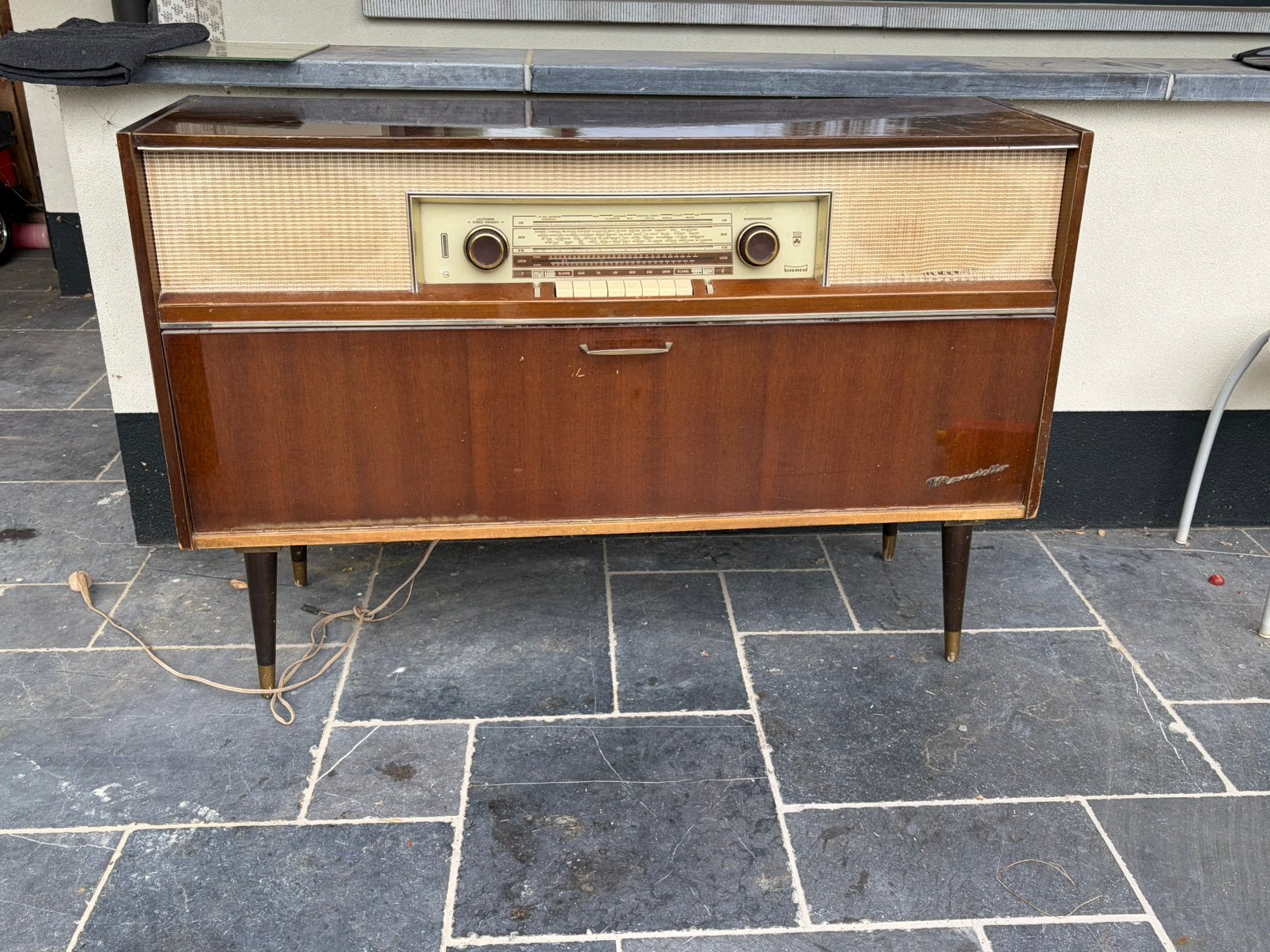 Radio meuble vintage Mandello – années 60, Antiek en Kunst, Ophalen