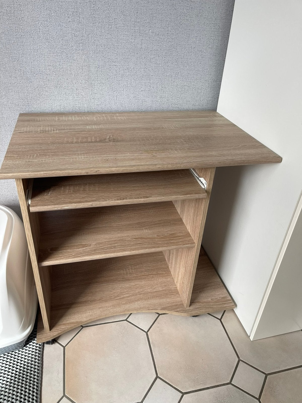 Houten bureau op wieltjes, Ophalen, Zo goed als nieuw, Hout