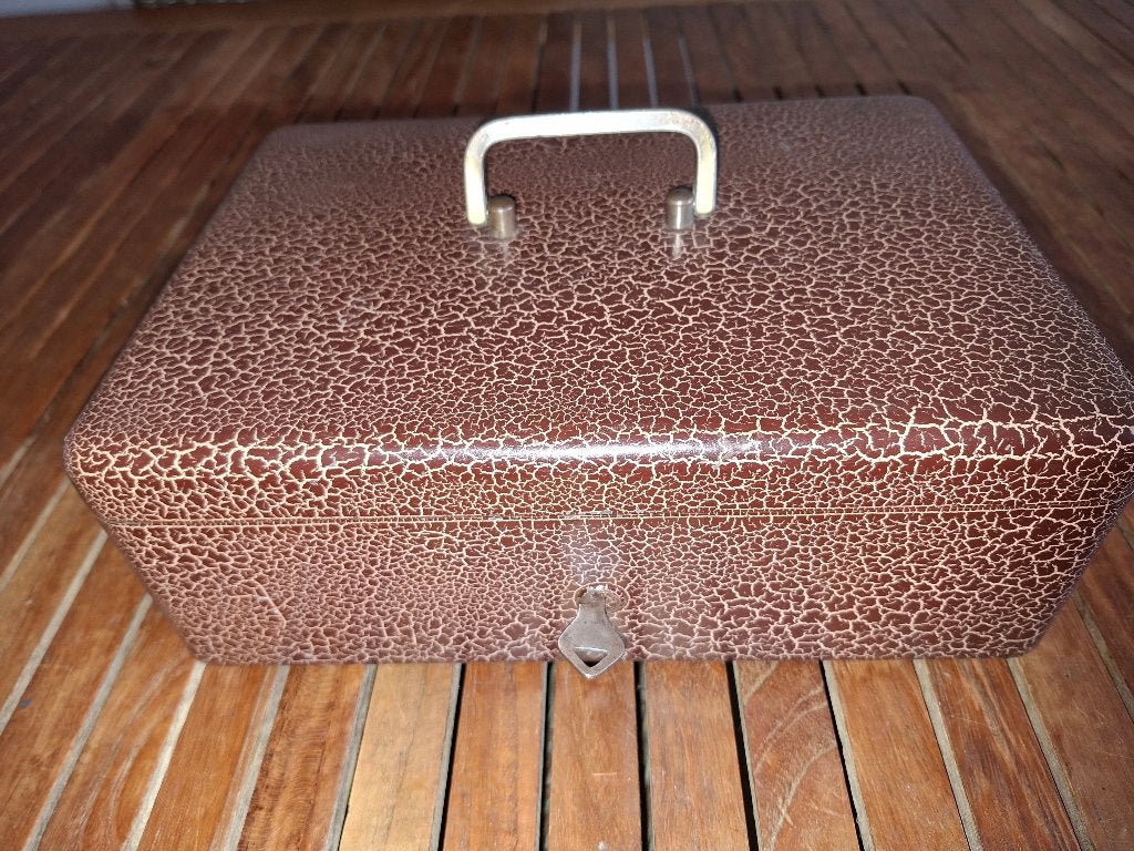 Vintage geldkoffer, Ophalen