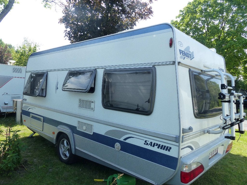 Te Koop Caravan Fendt Saphir 470, Caravanes & Camping, Caravanes, Particulier, jusqu'à 4, 1000 - 1250 kg, Banquette en rond, Fendt