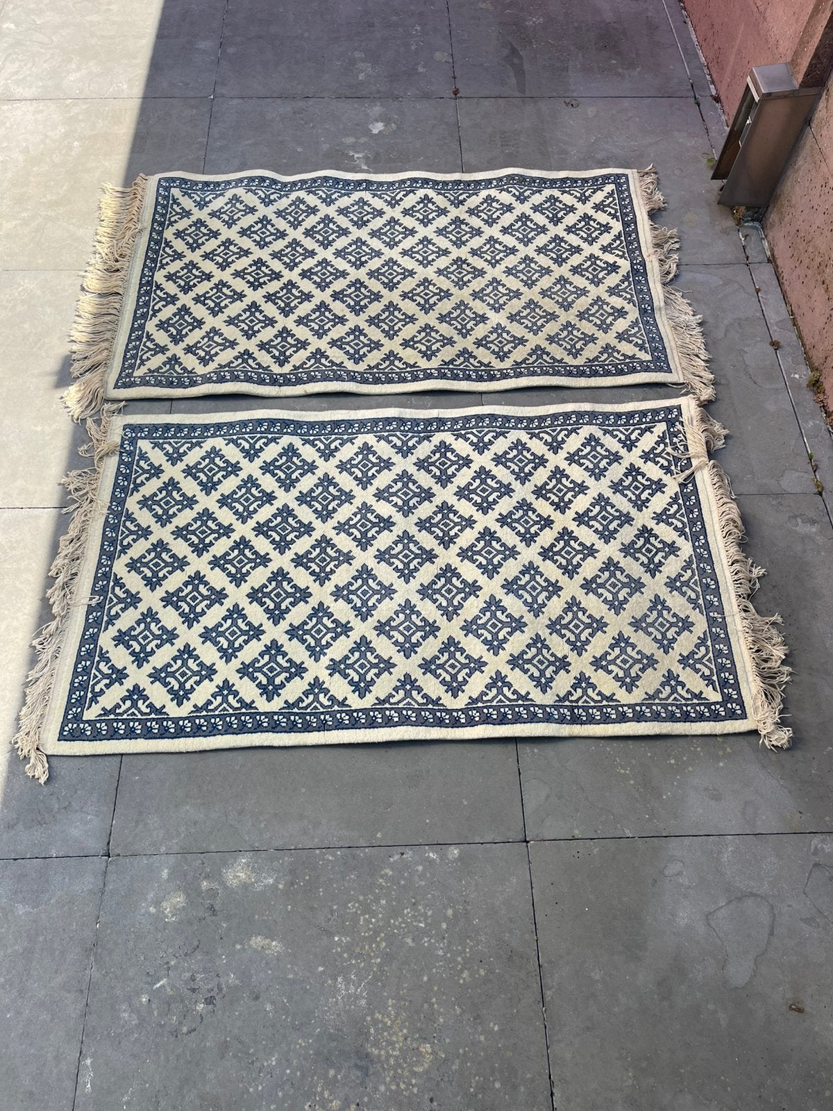 Handgeknoopte Tunesische tapijten Kairouan-stijl uit 1985, Ophalen, Gebruikt, 100 tot 150 cm, Blauw