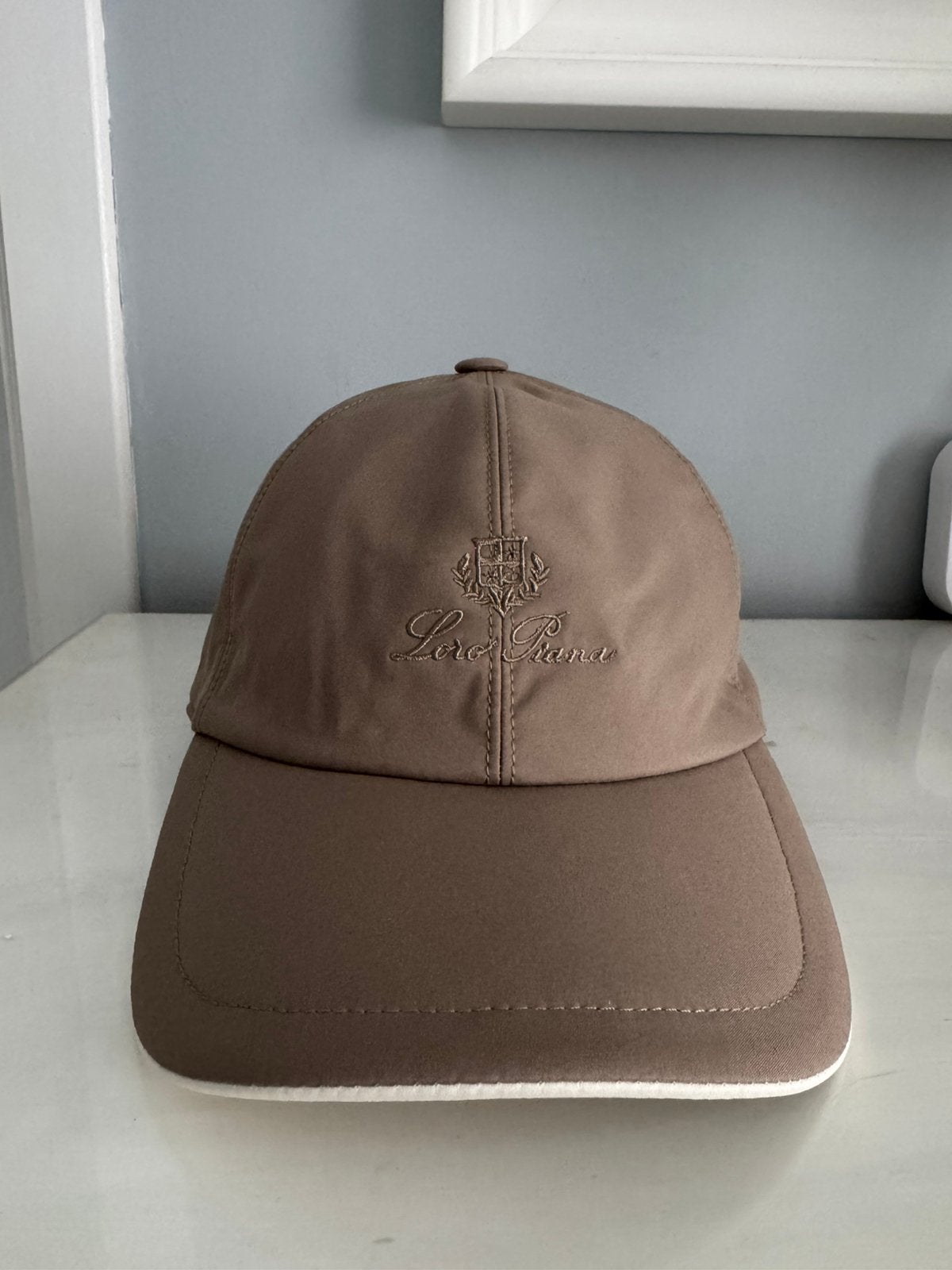 Loro Piana beige pet, Ophalen of Verzenden, Nieuw, 57 cm (M, 7⅛ inch) of minder, Pet