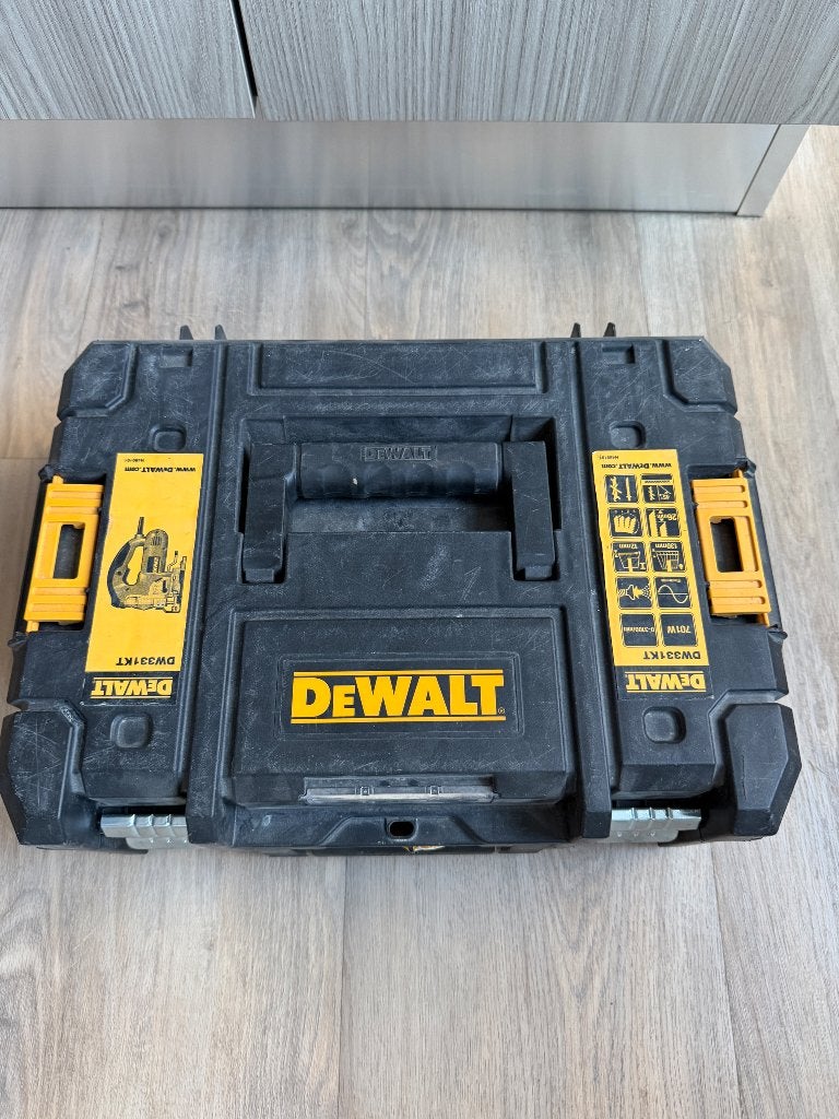 Scie sauteuse DEWALT avec coffret, 600 à 1200 watts, Enlèvement ou Envoi, 70 mm ou plus, Utilisé