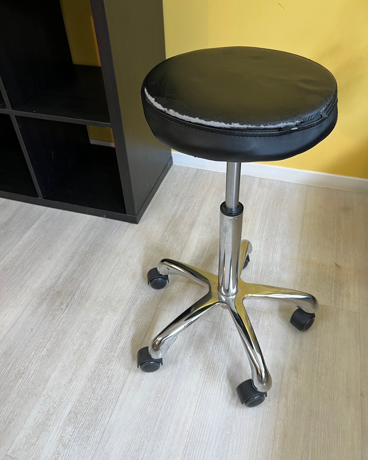 Stoeltje op wieltjes, Enlèvement, Réglable en hauteur, Utilisé