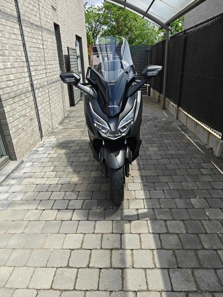 Te koop honda forza 125cc, Ophalen, Zo goed als nieuw