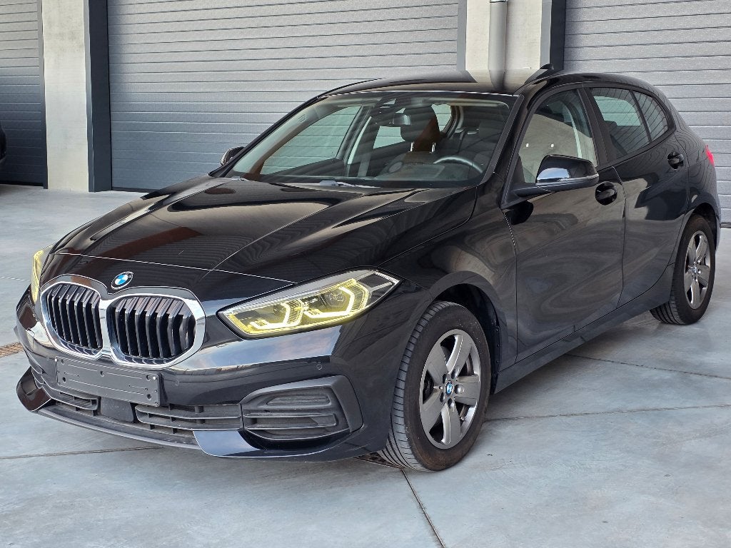 BMW 116D Automaat - Full LED - 08/2023 - 33.000 KM, Ordinateur de bord, Achat, Euro 6, Entreprise