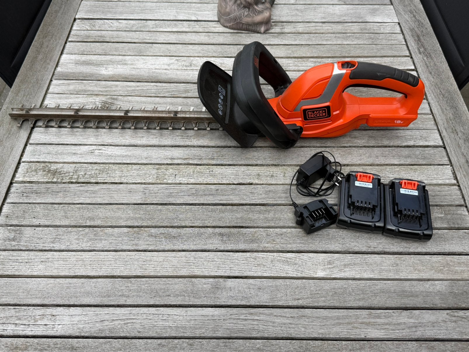 Hegenschaar kleur Oranje merk black+decker, Ophalen, Zo goed als nieuw