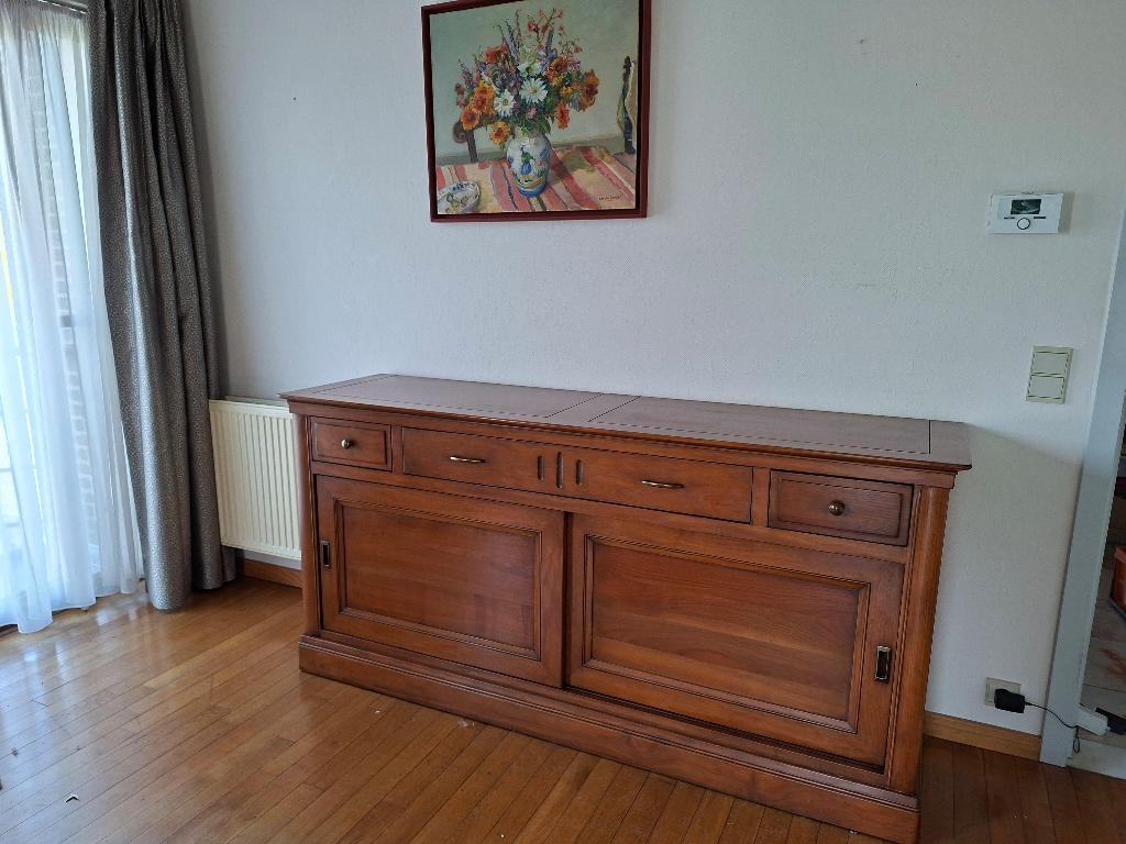 armoires buffets vitrines tables chaises secrétaire, Enlèvement, Utilisé