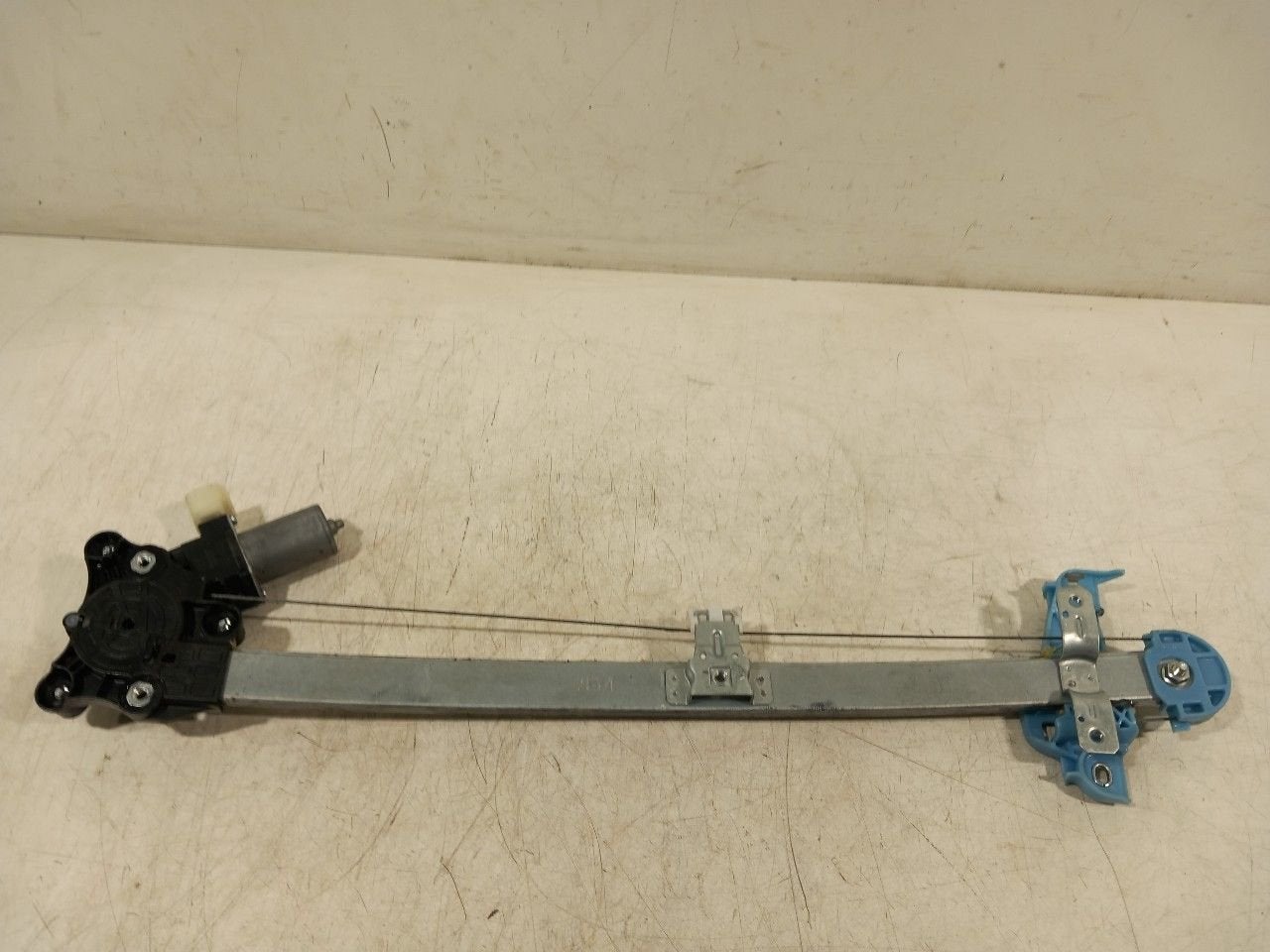 Raammechaniek elektrisch links voor Suzuki Swift, Onderdelen@venauto.nl, Van der Ven Autorecycling B.V., Gebruikt, Ettenseweg 76, 4706 PB Roosendaal, The Netherlands