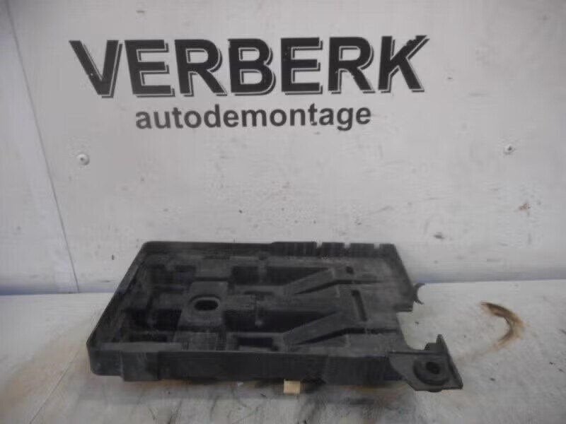 ACCUBAK Volvo V40 (VW) (01-1995/06-2004) (889847turbo), Info@volvocars.com, Volvo Car Germany GmbH, Siegburger Straße 229 50679 Köln, DE