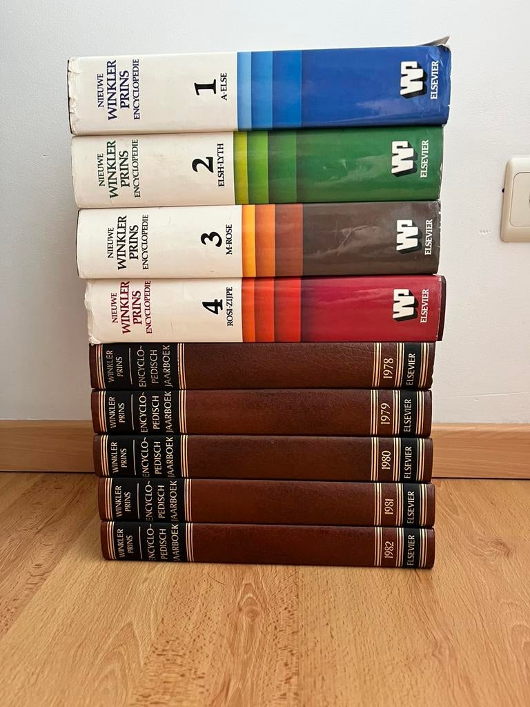 Winkler Prins encyclopedie 4 delen + 5 jaarboeken, Boeken, Encyclopedieën, Ophalen, Zo goed als nieuw