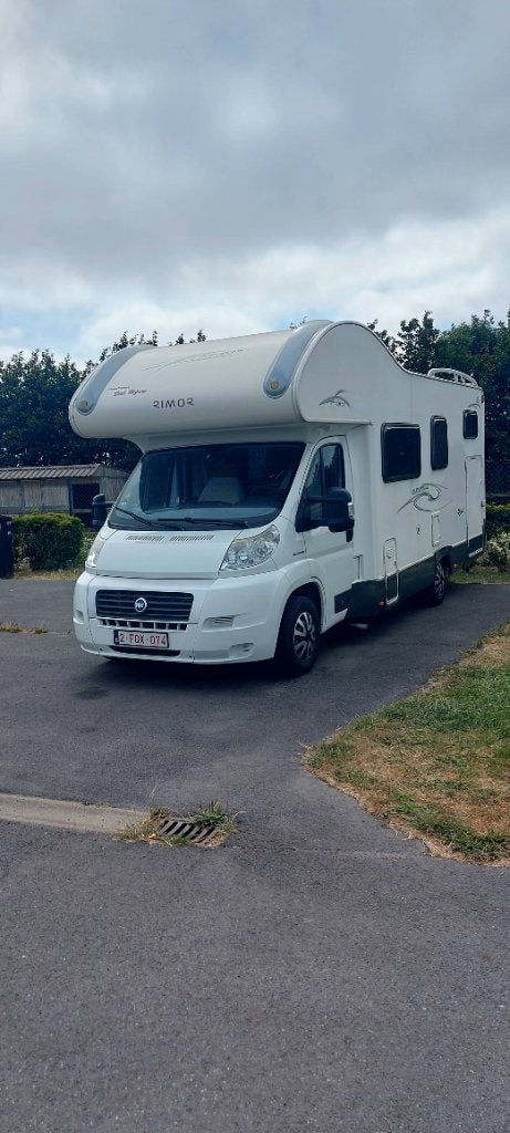 Mobilhome Rimor Europeo, Caravanes & Camping, Camping-cars, Siège de train, Toilette à cassette, Boîte manuelle, Jusqu'à 6
