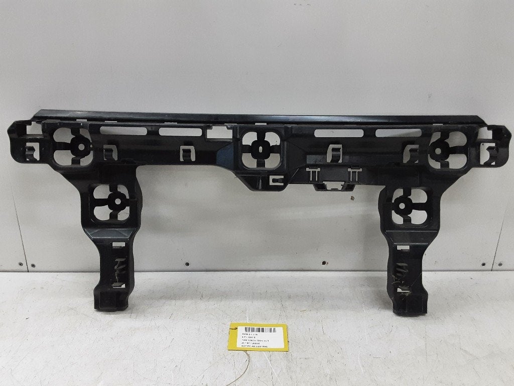 BUMPERSTEUN MIDDEN ACHTER BMW 1 serie (F40) (51128496655), Gebruikt, BMW, Petuelring 130
80809  München, DE, Bayerische Motoren Werke AG