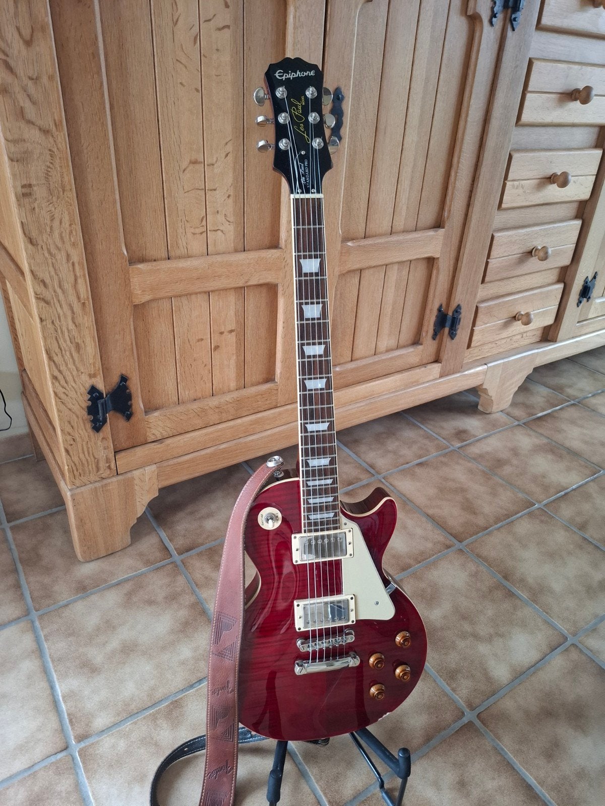 Epiphone Les Paul Standard Plus Pro – Wine Red + accessoires, Enlèvement, Utilisé, Solid body, Epiphone