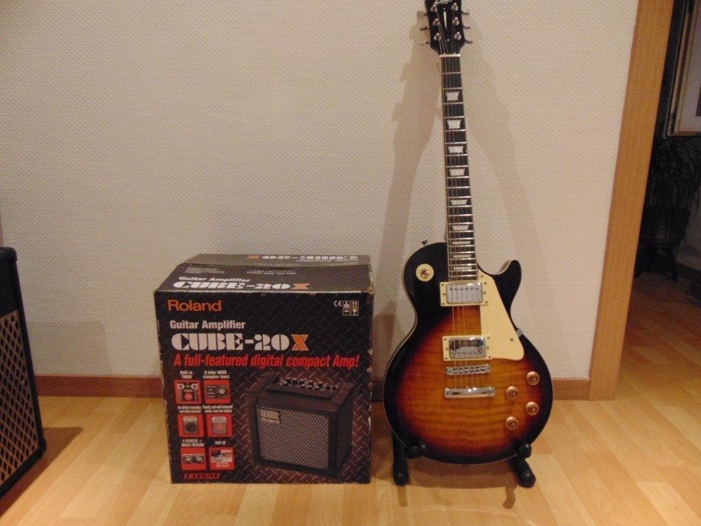Gitaar Eko VL480-HSB + Versterker Roland Cube-20X, Musique & Instruments, Enlèvement, Neuf, Solid body, Avec ampli