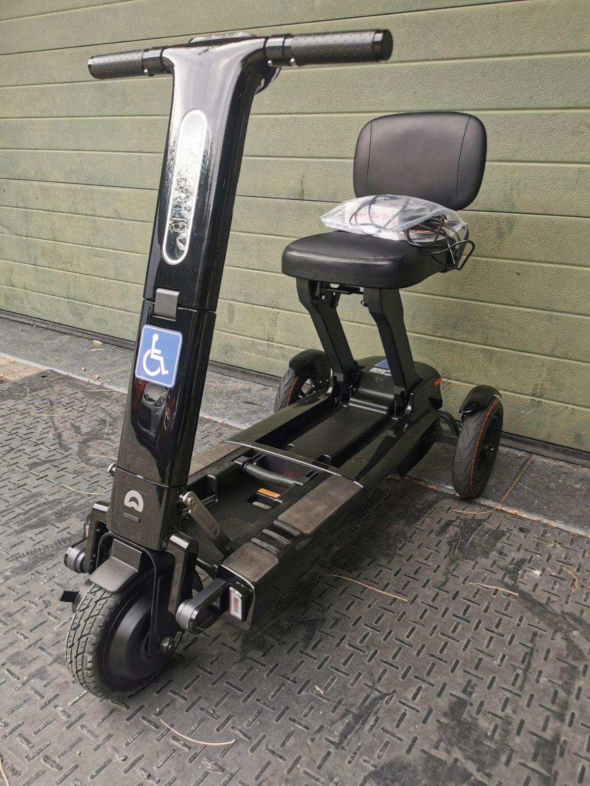 Trottinette électrique pliable légère RELYNC 0488826971, Divers, Chaises roulantes, Enlèvement ou Envoi, Pliant, Neuf, Fauteuil roulant électrique