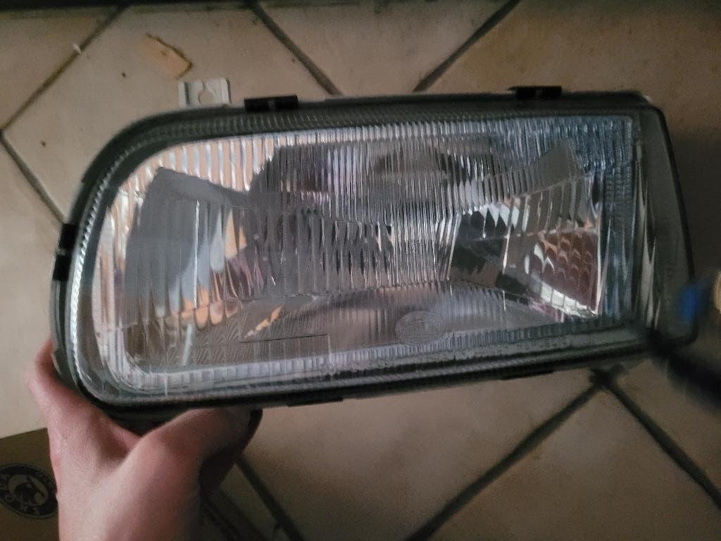 Phare gauche HELLA neuf d'origine Skoda Felicia Ph1, Ophalen, Nieuw, Skoda