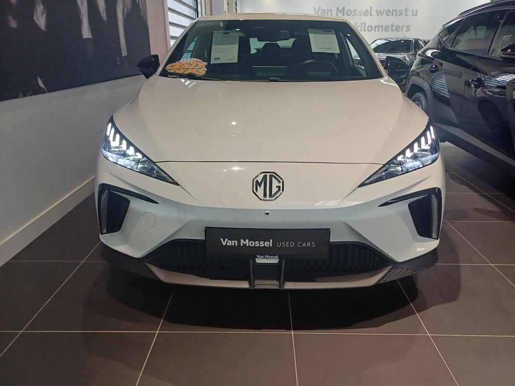 MG MG4 EV 64 kWh Luxury, Auto's, MG, Automaat, Gebruikt, 1675 kg, Wit