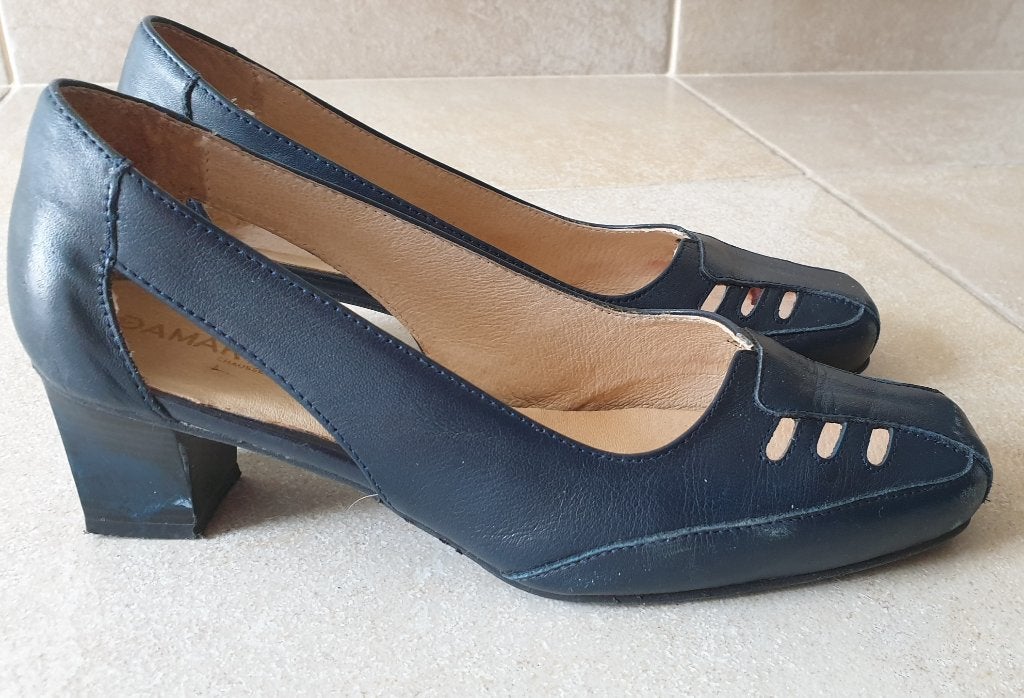 1 PAAR DAMESSCHOENEN DONKERBLAUW, Kleding | Dames, Blauw, Ophalen of Verzenden, Zo goed als nieuw, Schoenen met hoge hakken