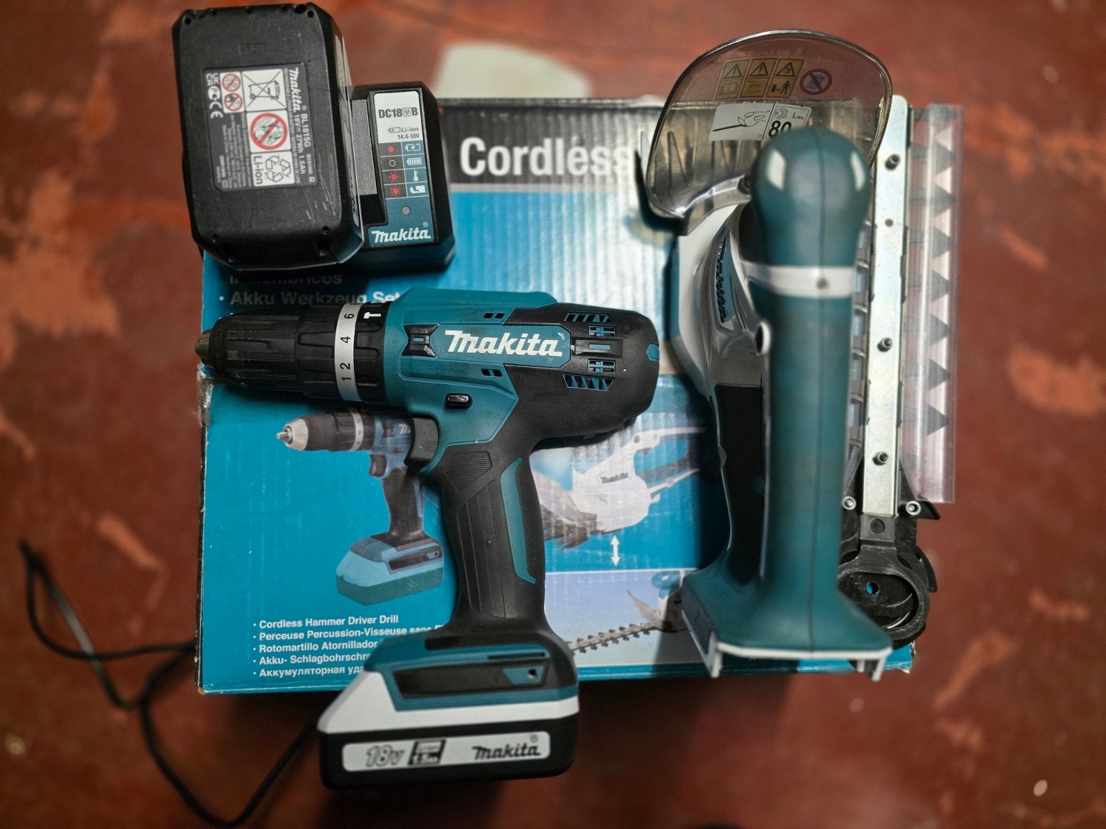 Makita schroevendraaier +gras/haagschaar, Bricolage & Construction, Enlèvement, Comme neuf, Foreuse et Perceuse, Vitesse variable