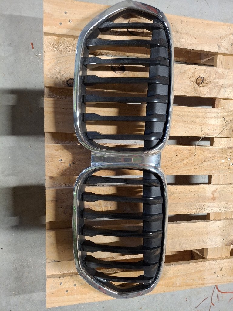 Calandre BMW X1 F48 LCI Chrome d’origine (Neuve), Autos : Pièces & Accessoires, Enlèvement, Neuf, BMW, Pare-chocs