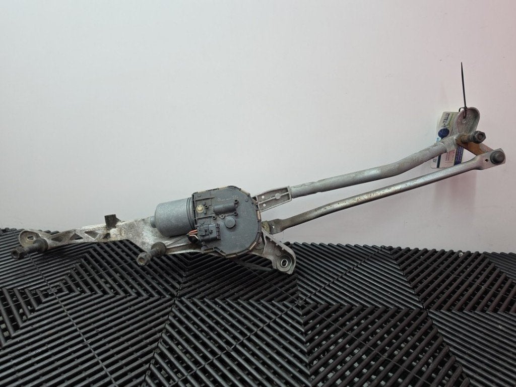 MOTEUR + TRINGLERIE ESSUIE GLACE AVANT C (W204), Autos : Pièces & Accessoires, Mercedes-Benz, Utilisé, Dialog.mb@mercedes-benz.com