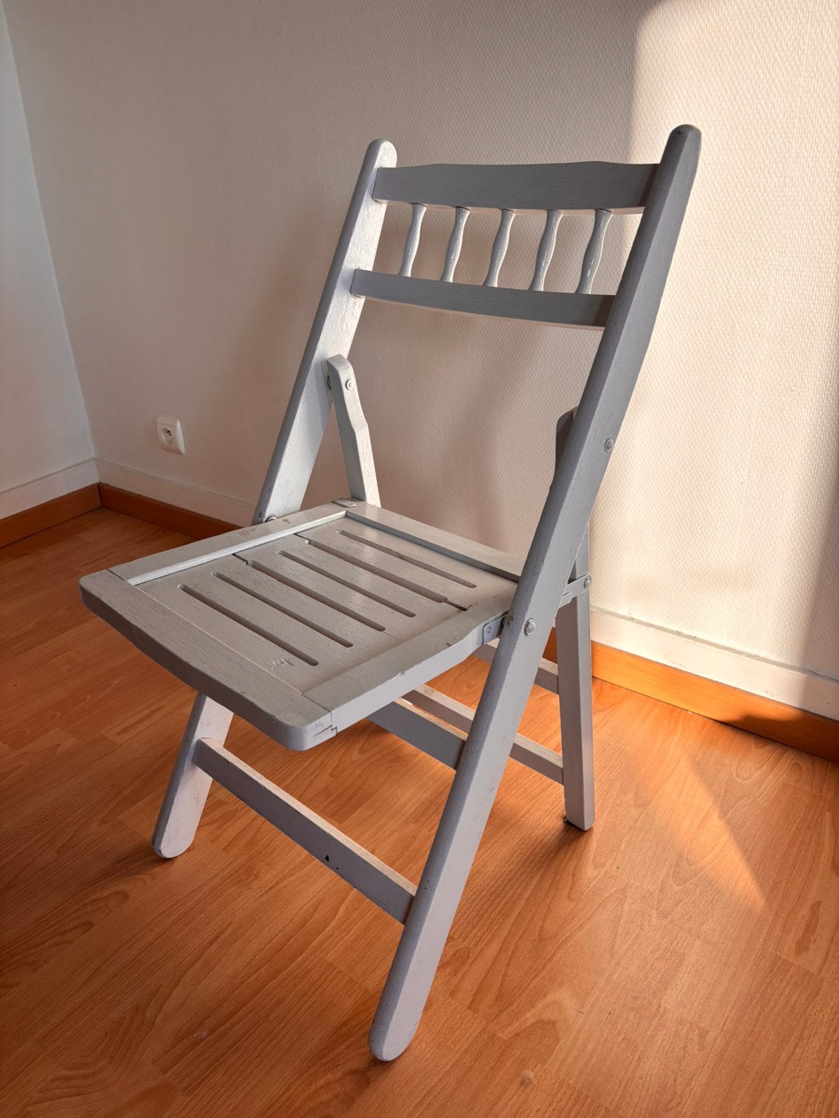 Lot de 2 chaises en bois, Gris, Comme neuf, Deux, Enlèvement