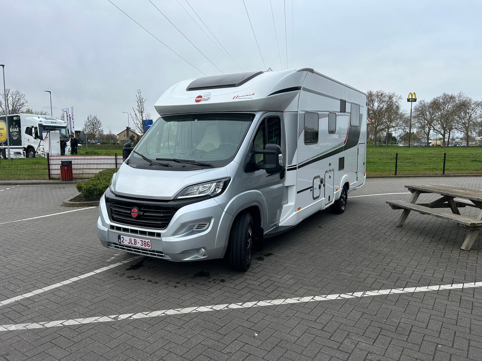 Mobilhome Burstner 7,40 m queensbed, Jusqu'à 4, 6 à 7 mètres, Fiat, Boîte manuelle