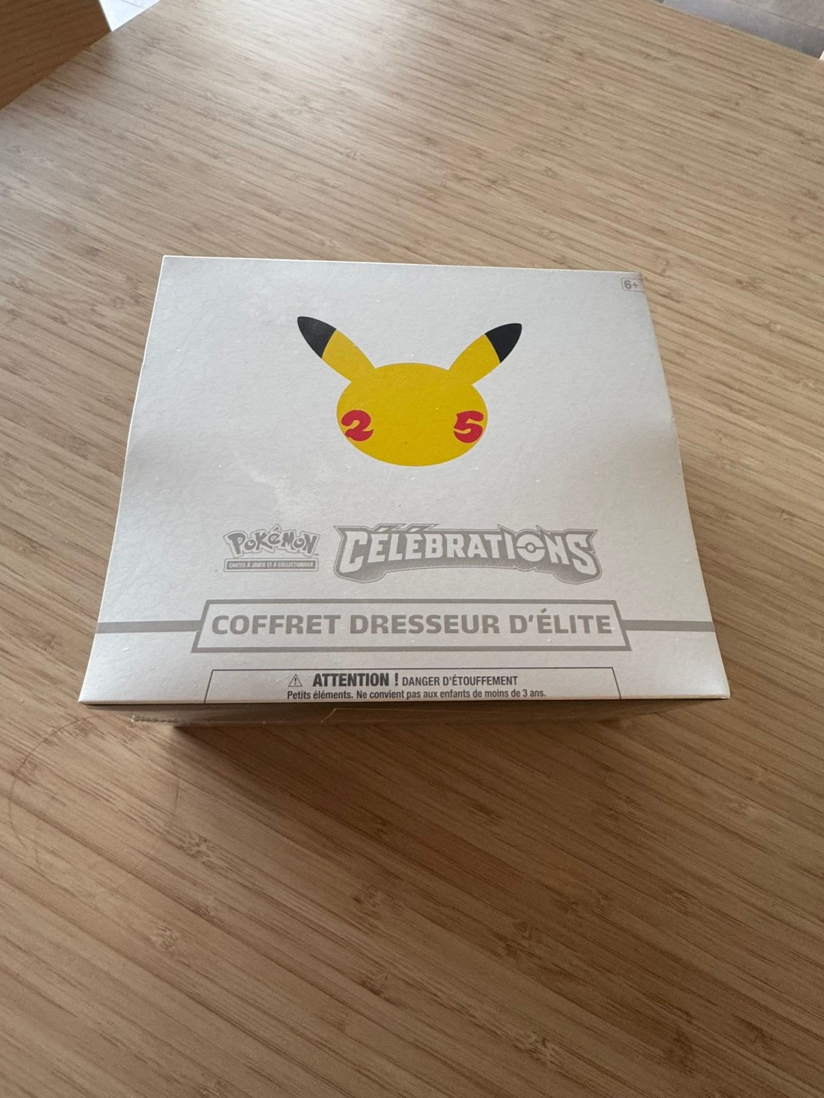 Etb celebration 25ans fr, Enlèvement, Comme neuf, Booster box