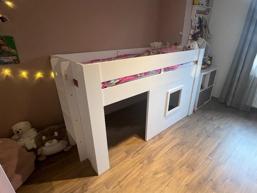 Bed halfhoogslaper - speelhuisje - Perfecte staat, Huis en Inrichting, Slaapkamer | Bedden, Ophalen, 100 cm, Eenpersoons, Zo goed als nieuw
