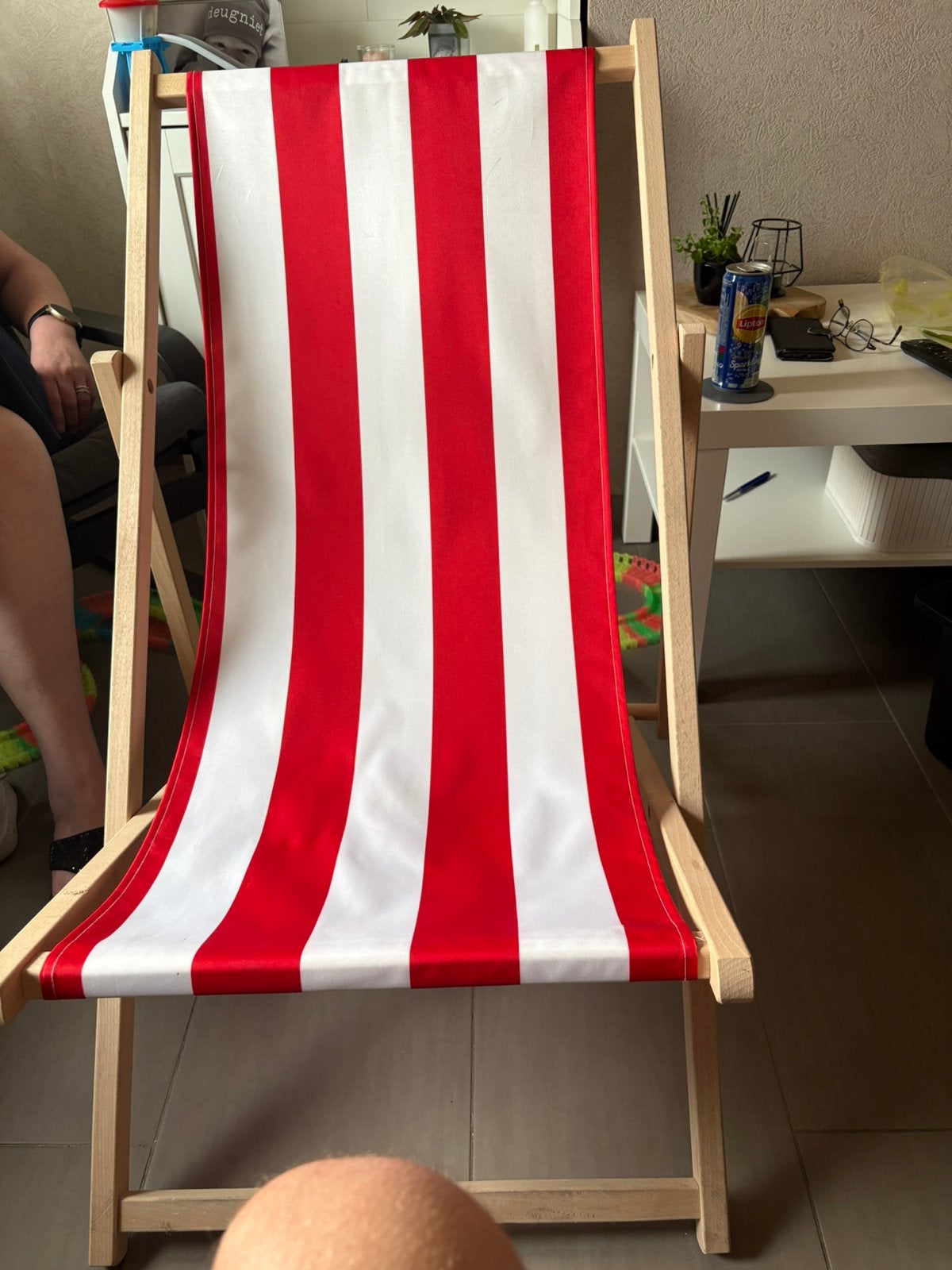 Decoratieve strandstoel rood wit., Ophalen, Zo goed als nieuw