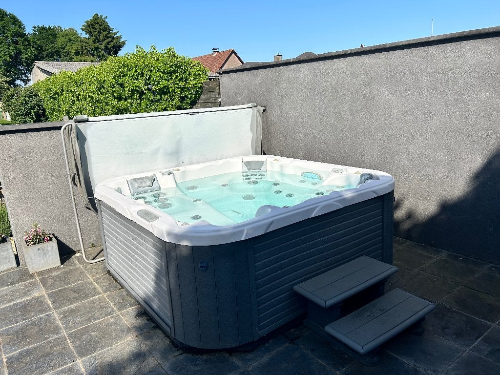 Jacuzzi Dimension One Spa Chairman 2 voor 6 personen, Jardin & Terrasse, Bains à remous et Spas, Enlèvement, Utilisé, Couverture