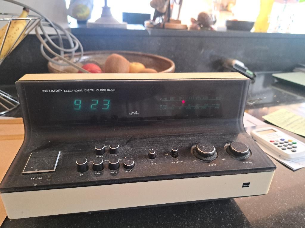 vintage radio wekker sharp fx-52-c, Enlèvement, Utilisé, Digital