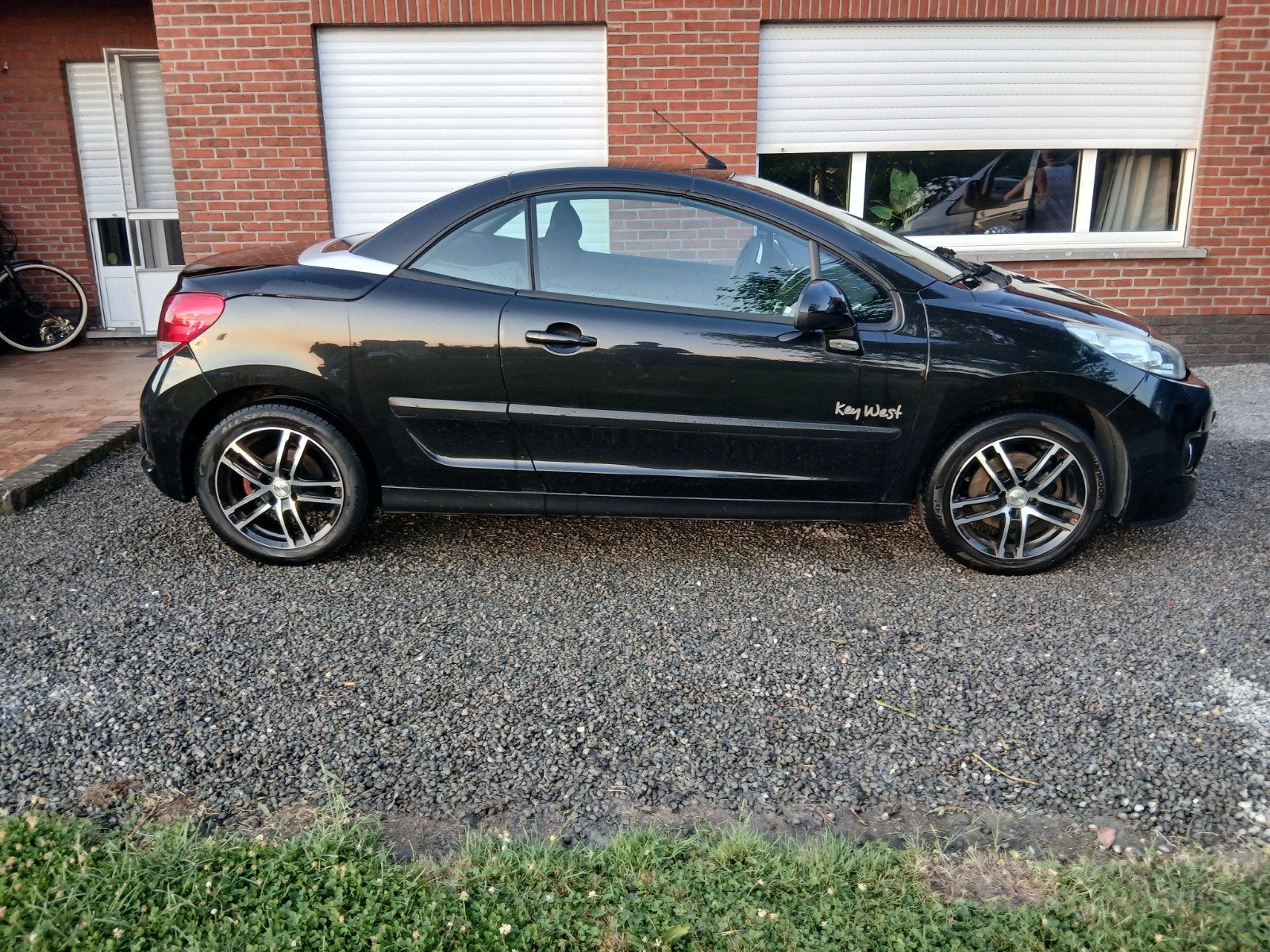 Peugeot 207 cabrio  1400 cc benz met Airco.158 000 km ., Auto's, Peugeot, Particulier, Te koop