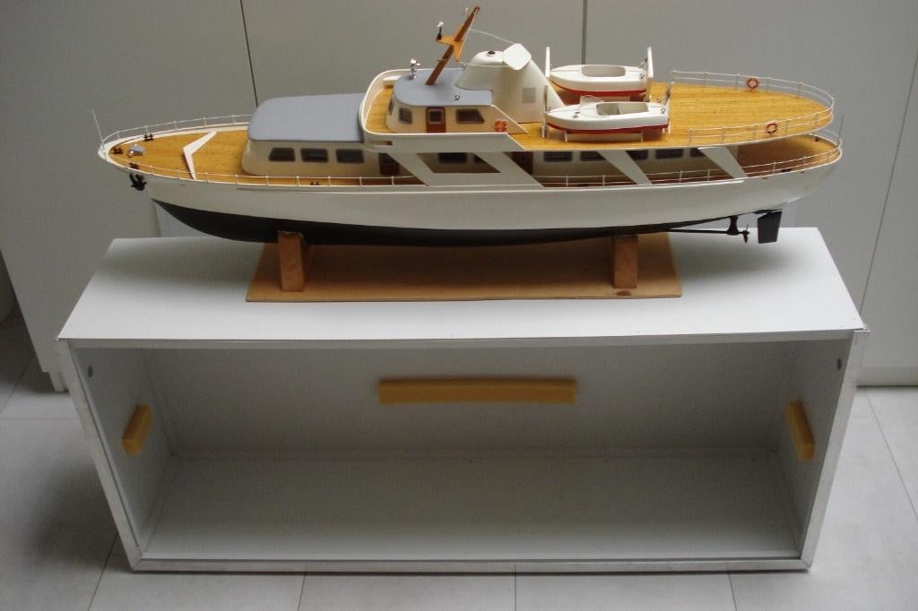 Luxe jacht Orion 1:50 vaarklaar incl. verlichting en accu, Hobby en Vrije tijd, Ophalen, Zo goed als nieuw, 1:32 tot 1:50, Revell