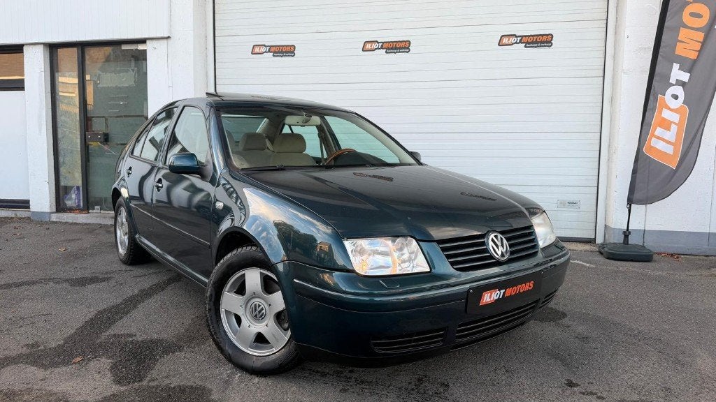 VOLKSWAGEN BORA * GARANTIE * AIRCO, Auto's, Voorwielaandrijving, Dealer onderhouden, Stof, 4 cilinders