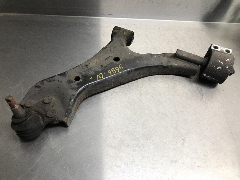 BRAS DE SUSPENSION AVANT GAUCHE INFERIEUR Captiva (C100), Utilisé, Daewoo