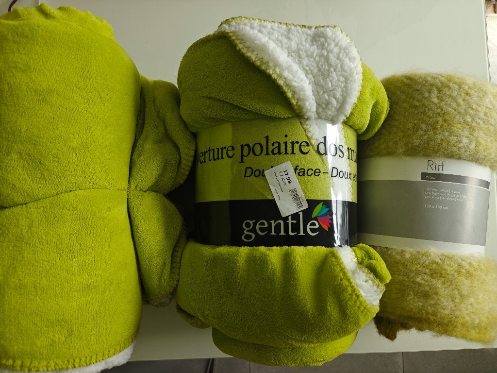 Set van 3 nieuwe dekentjes/fleece, Neuf, Enlèvement ou Envoi, Doublé, 150 cm