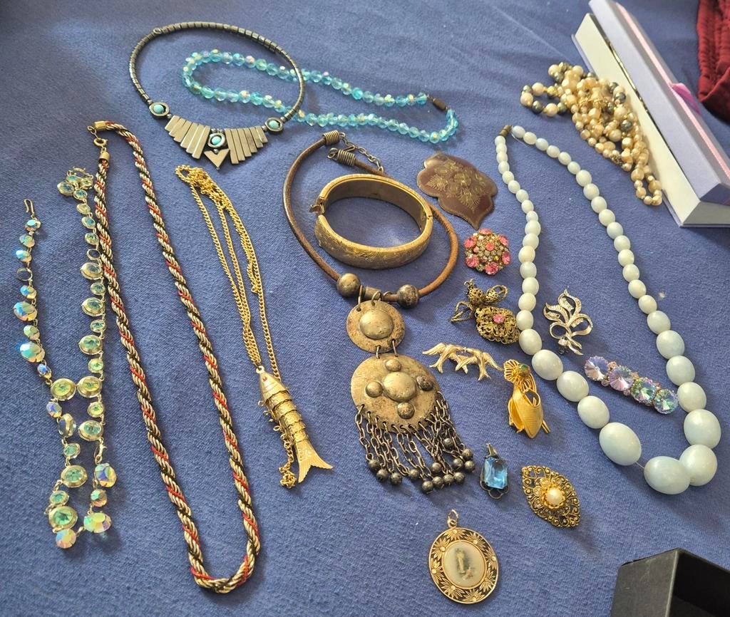 Partij vintage sieraden – kettingen, broches, armband & horl, Ophalen, Armband