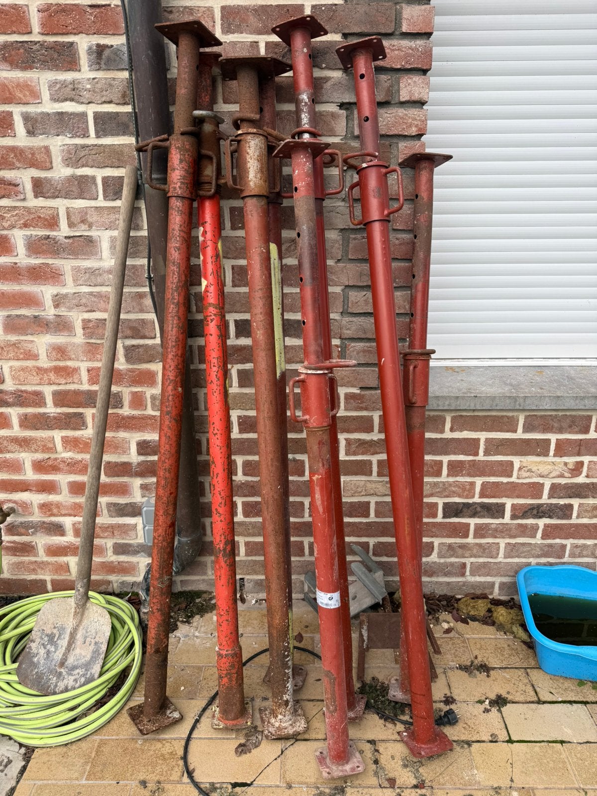 8 etais de maçon, Enlèvement, Utilisé