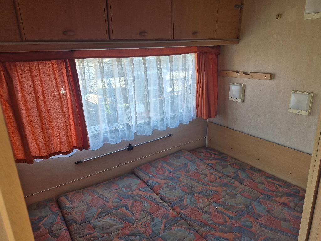 Werfcaravan/ ideaal voor verbouwingen of als project, Caravans en Kamperen, Standaardzit, 2 aparte bedden, Particulier, Luifel