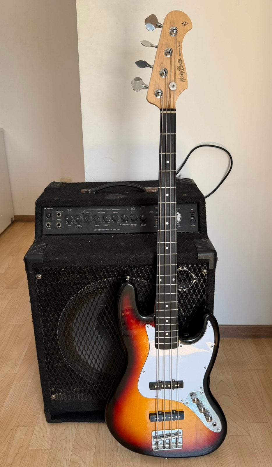 Harley Benton bass + versterker, Musique & Instruments, Instruments à corde | Guitares | Basses, Enlèvement, Comme neuf