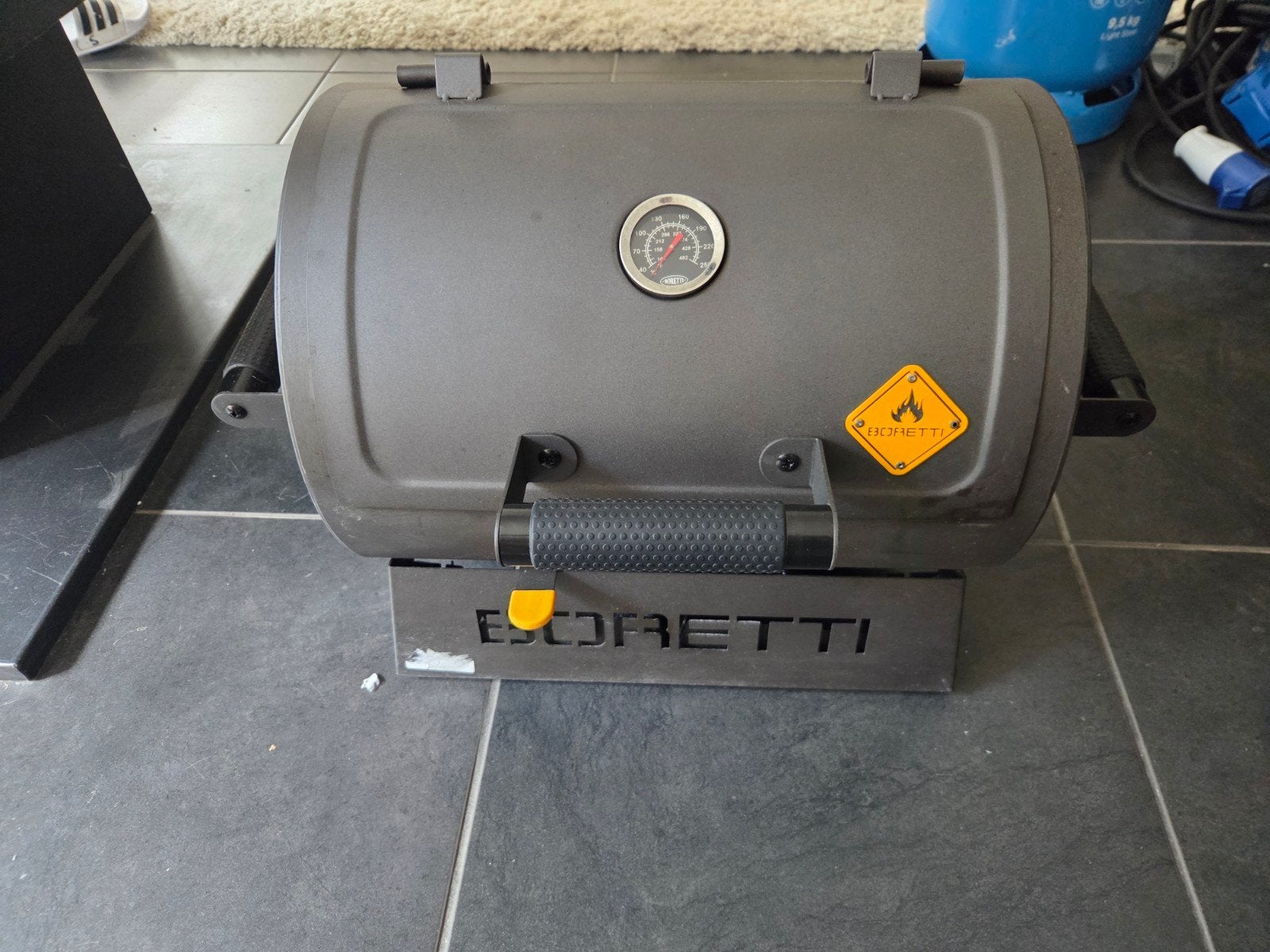Minimum degelijke boretti bbq., Ophalen