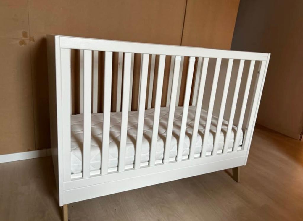 Kinderbedje/meegroeibed + aerosleep matras + donsdeken, Ophalen, Zo goed als nieuw, Matras