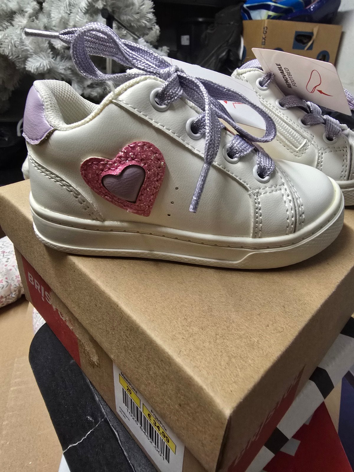Nieuwe kinderschoenen maat 20, Ophalen